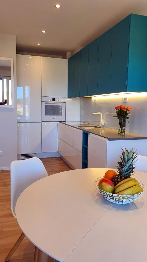 Beautiful View Apartment With Garage Space マリ・ロシニュ エクステリア 写真