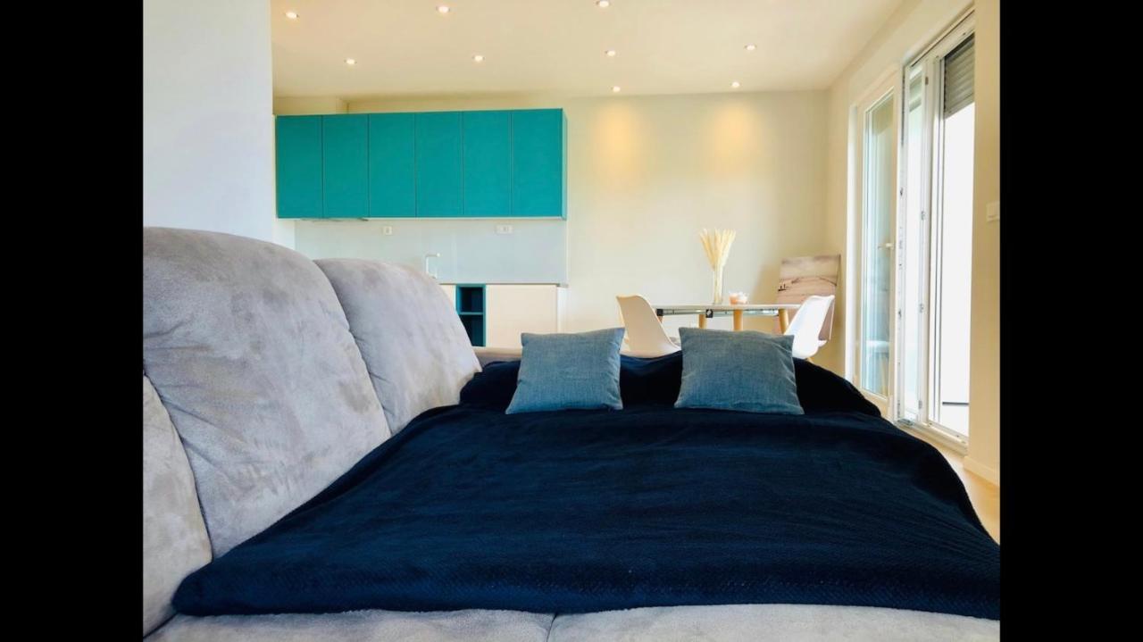 Beautiful View Apartment With Garage Space マリ・ロシニュ エクステリア 写真