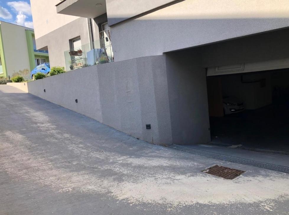 Beautiful View Apartment With Garage Space マリ・ロシニュ エクステリア 写真