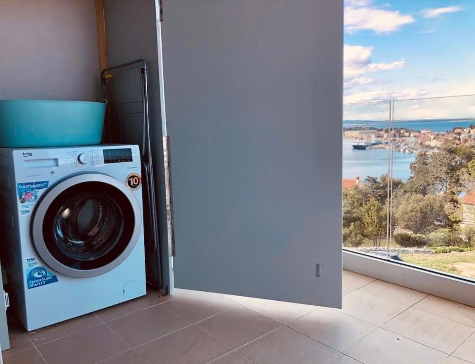 Beautiful View Apartment With Garage Space マリ・ロシニュ エクステリア 写真